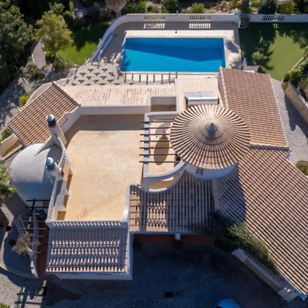 Beautiful 3-bed In Spool & Seaview
