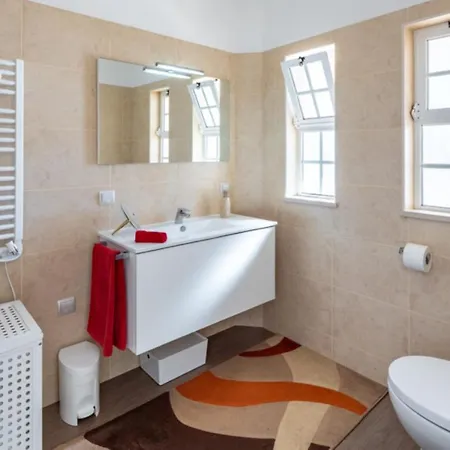 Beautiful 3-bed In Spool & Seaview 别墅